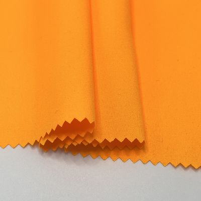 113gm 100% polyester Twill Peach Skin Pantalon de plage Tissu étanche